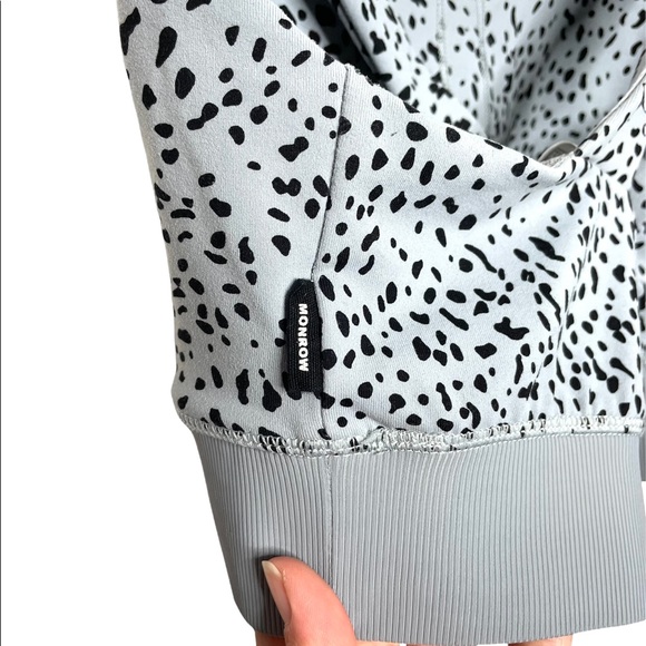 MONROW | Movement Mini Cheetah Sports Bra Good Gray Medium - Picture 3 of 7